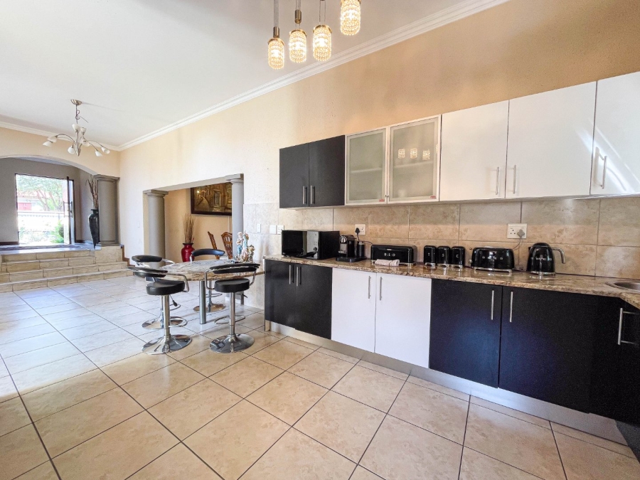 To Let 4 Bedroom Property for Rent in Montecello Estate Gauteng