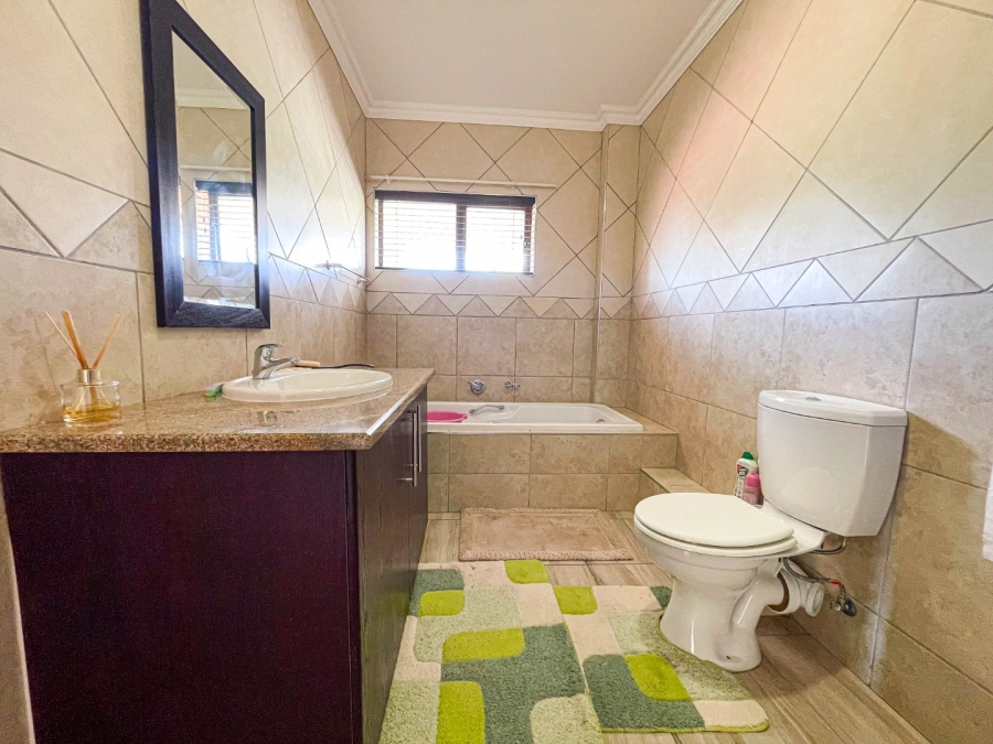 To Let 4 Bedroom Property for Rent in Montecello Estate Gauteng