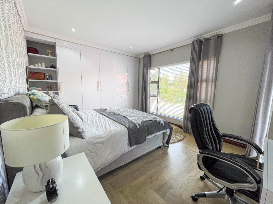 To Let 4 Bedroom Property for Rent in Montecello Estate Gauteng