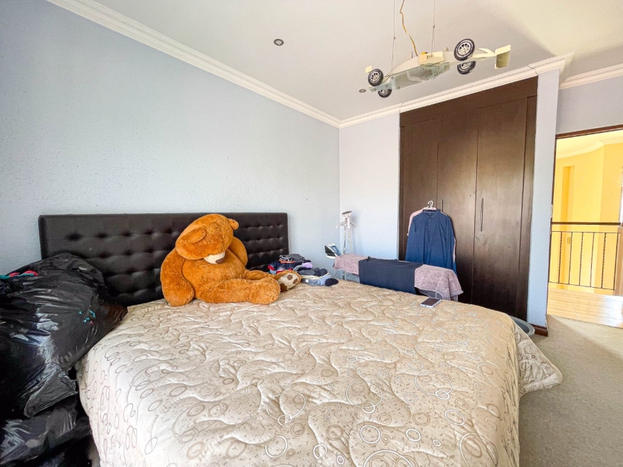 To Let 4 Bedroom Property for Rent in Montecello Estate Gauteng