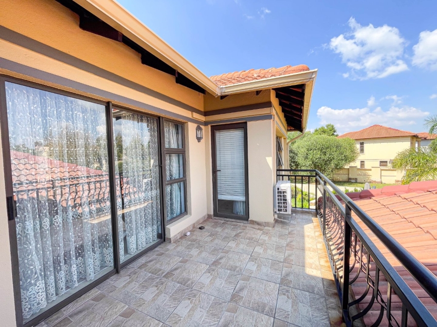 To Let 4 Bedroom Property for Rent in Montecello Estate Gauteng