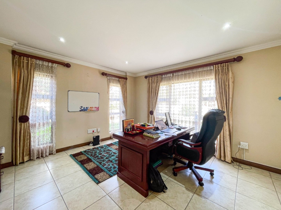 To Let 4 Bedroom Property for Rent in Montecello Estate Gauteng