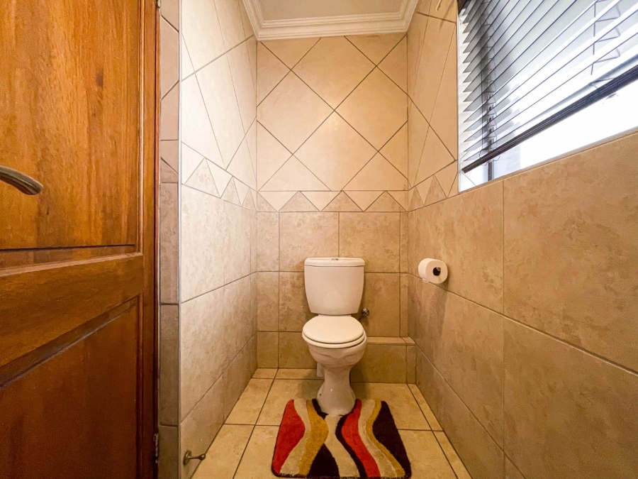 To Let 4 Bedroom Property for Rent in Montecello Estate Gauteng