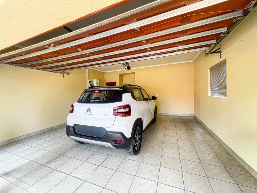 To Let 4 Bedroom Property for Rent in Montecello Estate Gauteng