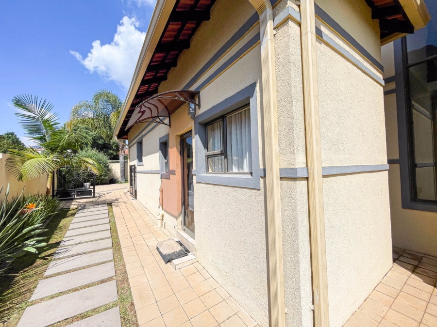 To Let 4 Bedroom Property for Rent in Montecello Estate Gauteng