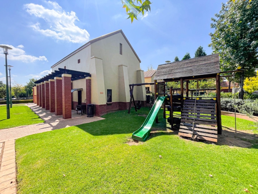 To Let 4 Bedroom Property for Rent in Montecello Estate Gauteng