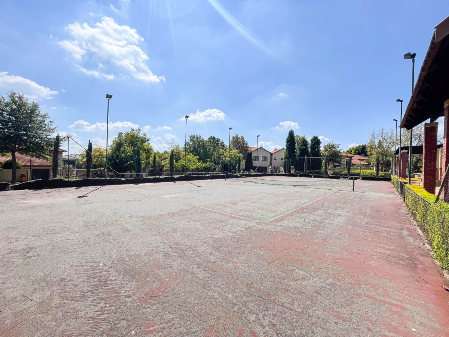 To Let 4 Bedroom Property for Rent in Montecello Estate Gauteng