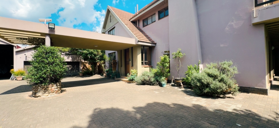 4 Bedroom Property for Sale in Three Rivers Proper Gauteng