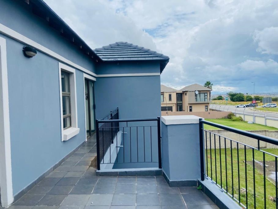 4 Bedroom Property for Sale in Kosmosdal Gauteng