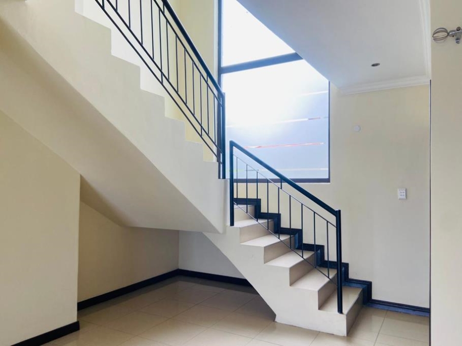 4 Bedroom Property for Sale in Kosmosdal Gauteng