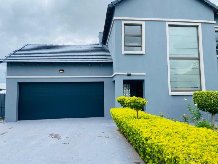 4 Bedroom Property for Sale in Kosmosdal Gauteng