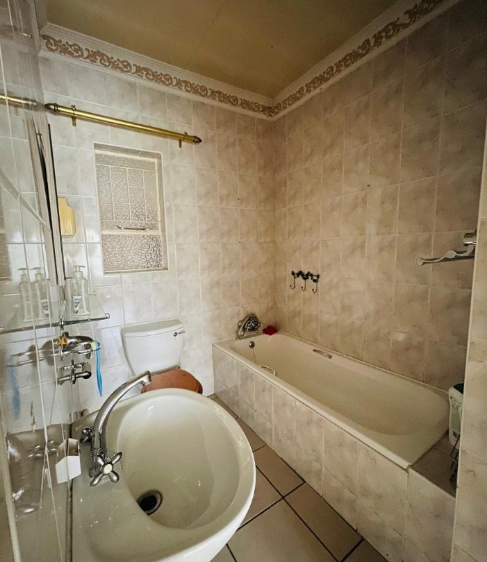 4 Bedroom Property for Sale in Vanderbijlpark SE 6 Gauteng