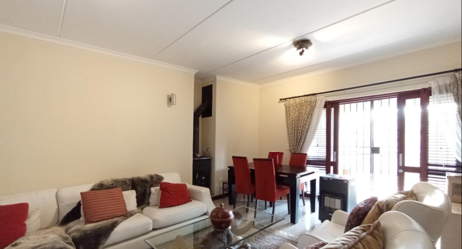 2 Bedroom Property for Sale in Beverley Gauteng