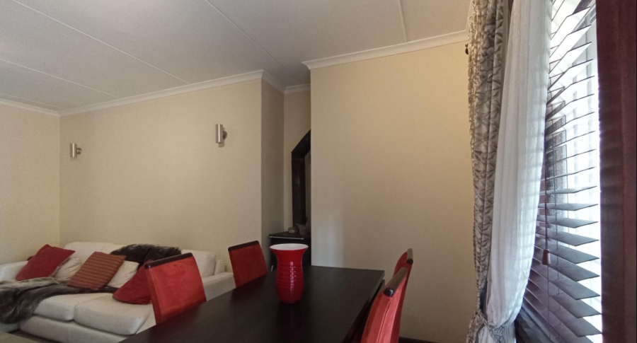 2 Bedroom Property for Sale in Beverley Gauteng