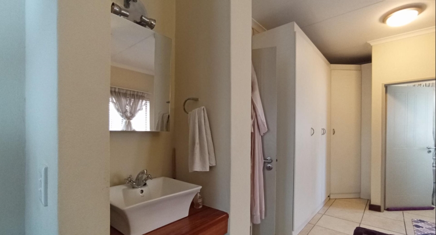 2 Bedroom Property for Sale in Beverley Gauteng
