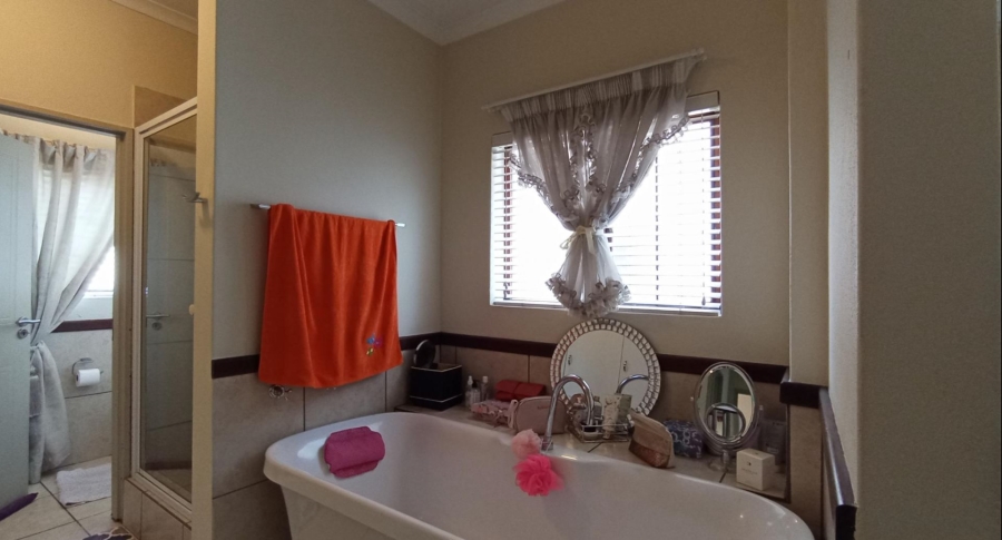 2 Bedroom Property for Sale in Beverley Gauteng