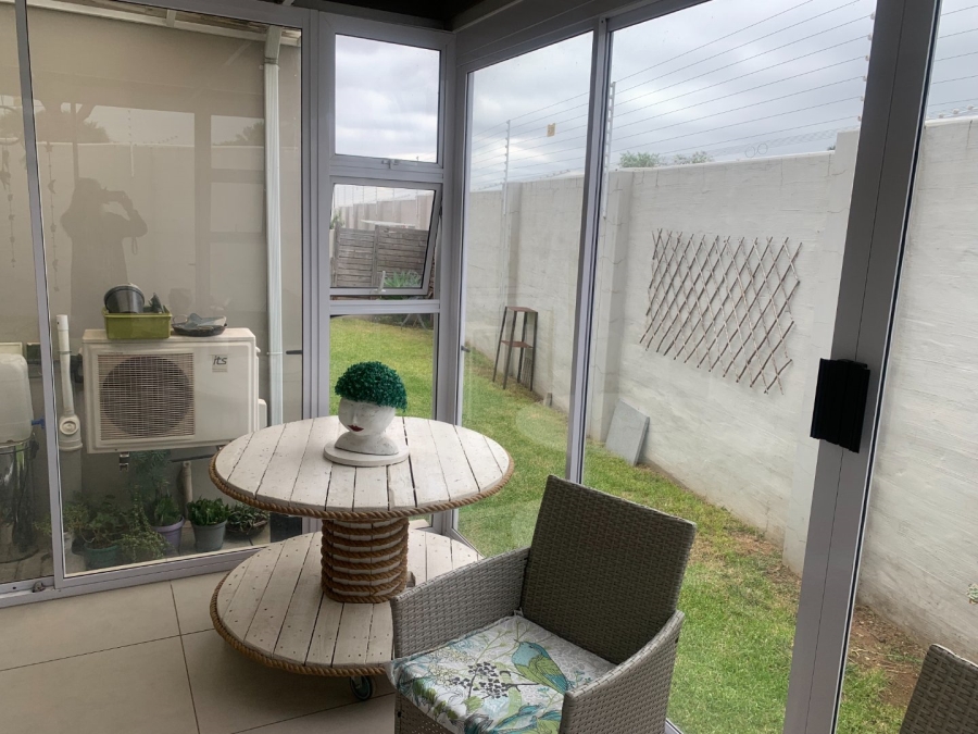 2 Bedroom Property for Sale in Blue Hills Gauteng