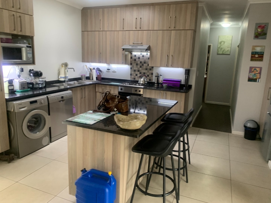 2 Bedroom Property for Sale in Blue Hills Gauteng