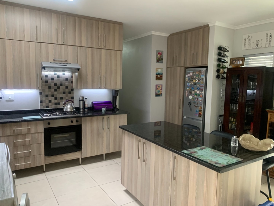 2 Bedroom Property for Sale in Blue Hills Gauteng