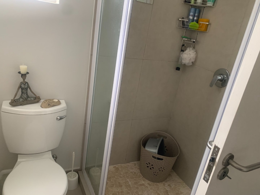 2 Bedroom Property for Sale in Blue Hills Gauteng