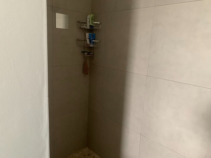 2 Bedroom Property for Sale in Blue Hills Gauteng