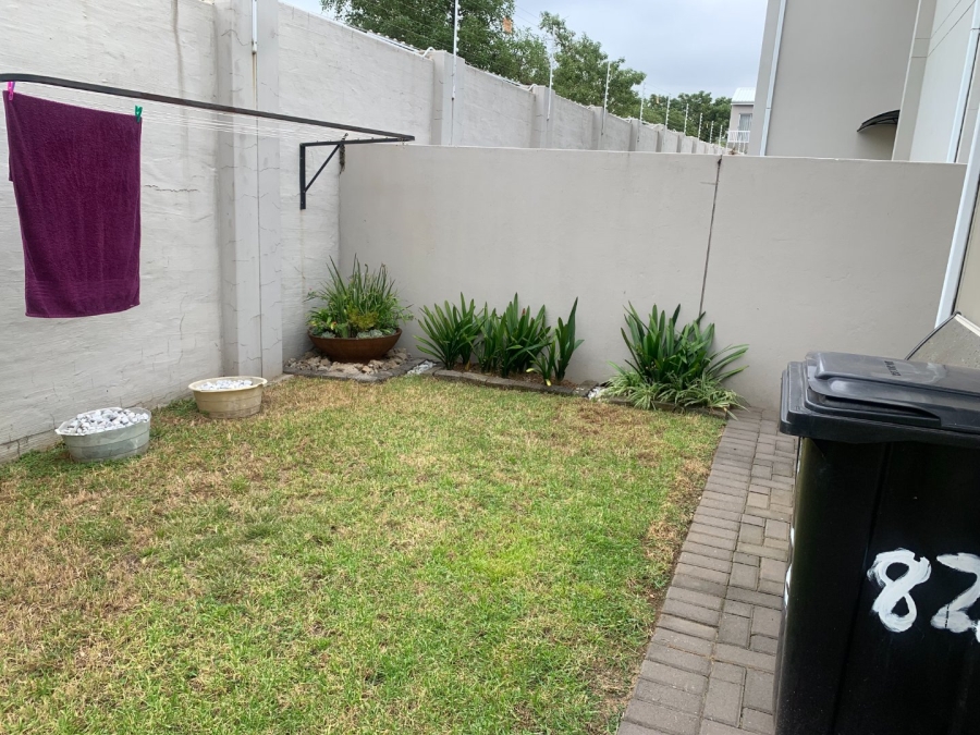 2 Bedroom Property for Sale in Blue Hills Gauteng