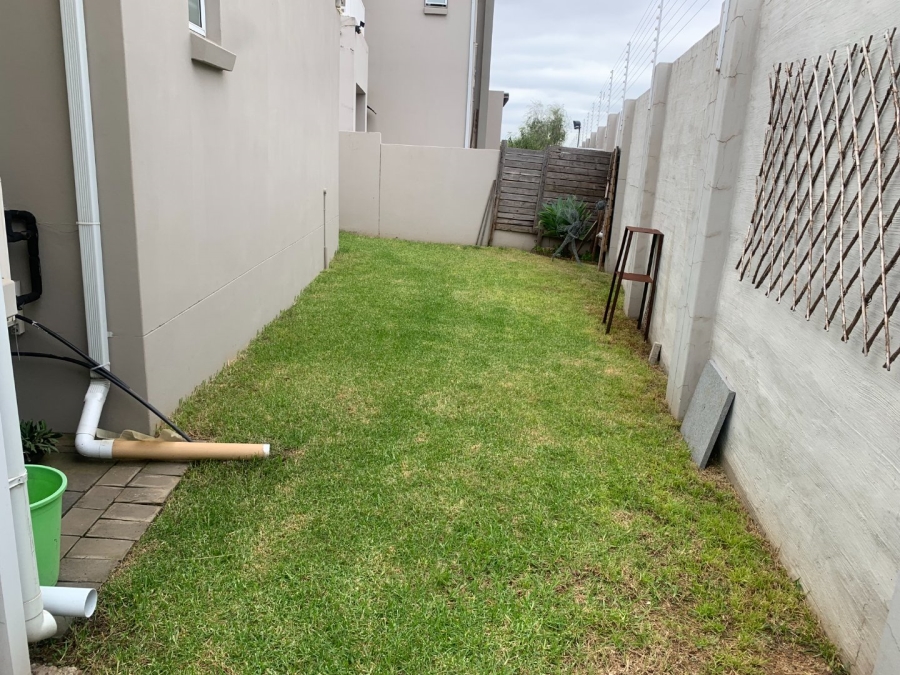 2 Bedroom Property for Sale in Blue Hills Gauteng