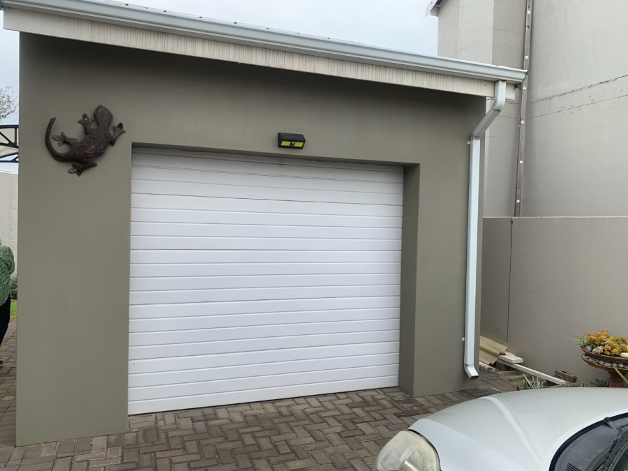 2 Bedroom Property for Sale in Blue Hills Gauteng