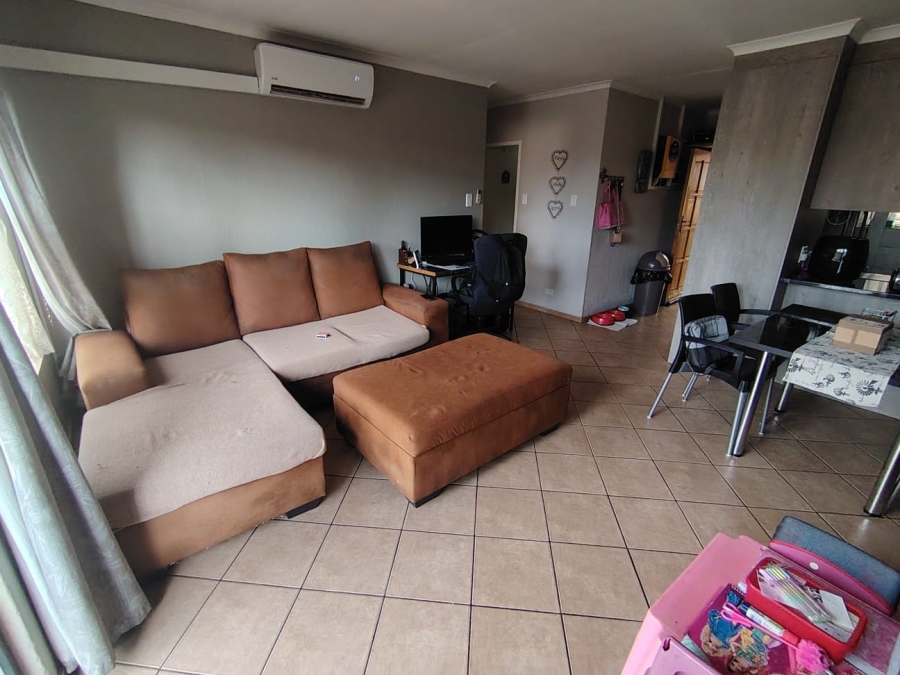 2 Bedroom Property for Sale in Rooihuiskraal North Gauteng