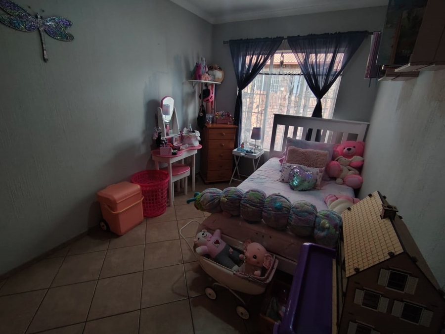 2 Bedroom Property for Sale in Rooihuiskraal North Gauteng