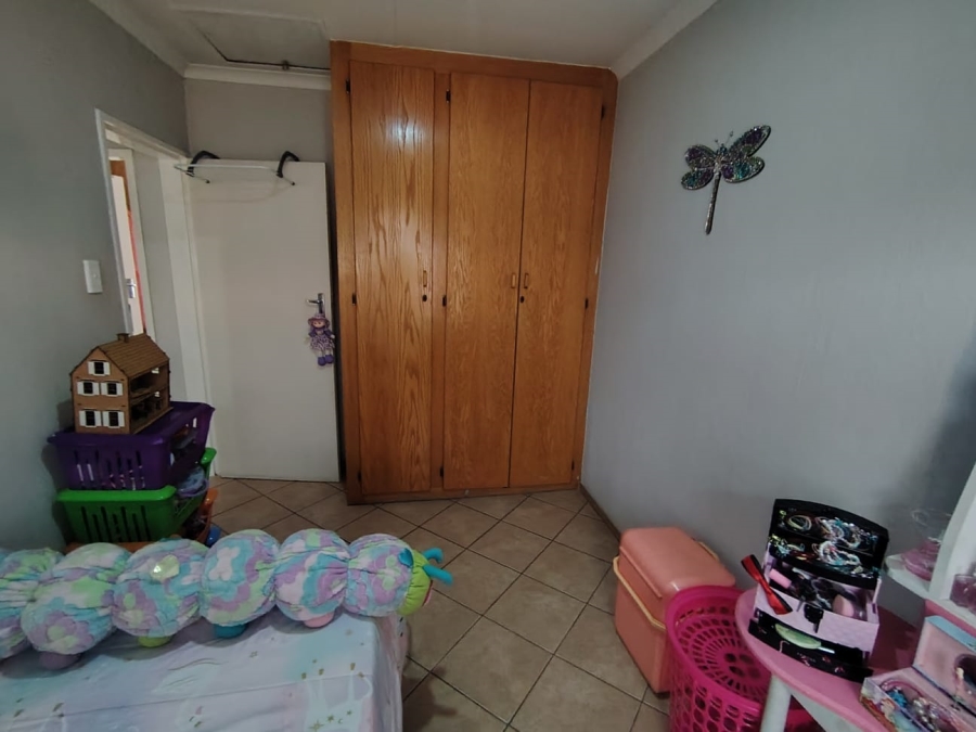 2 Bedroom Property for Sale in Rooihuiskraal North Gauteng