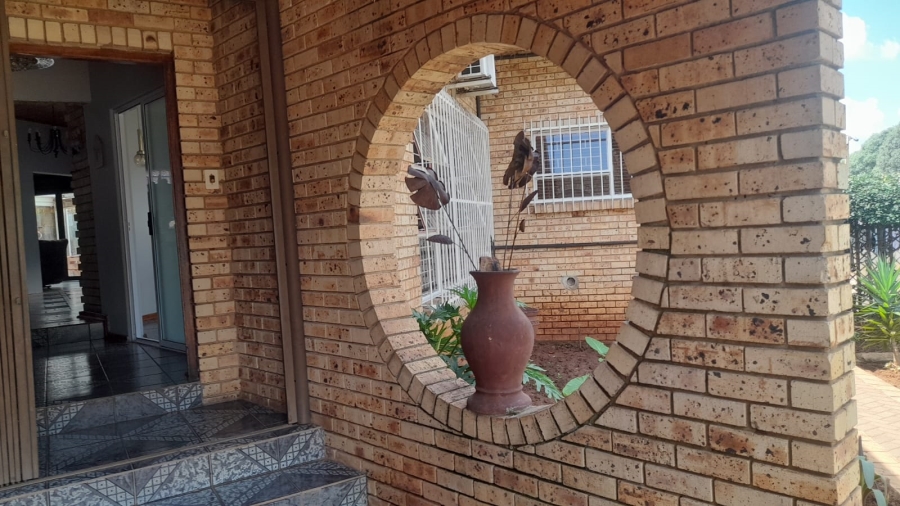 4 Bedroom Property for Sale in Vanderbijlpark SE 3 Gauteng