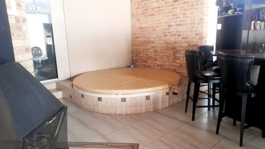 4 Bedroom Property for Sale in Vanderbijlpark SE 3 Gauteng