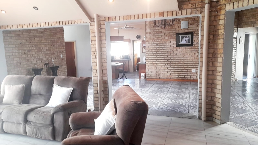 4 Bedroom Property for Sale in Vanderbijlpark SE 3 Gauteng