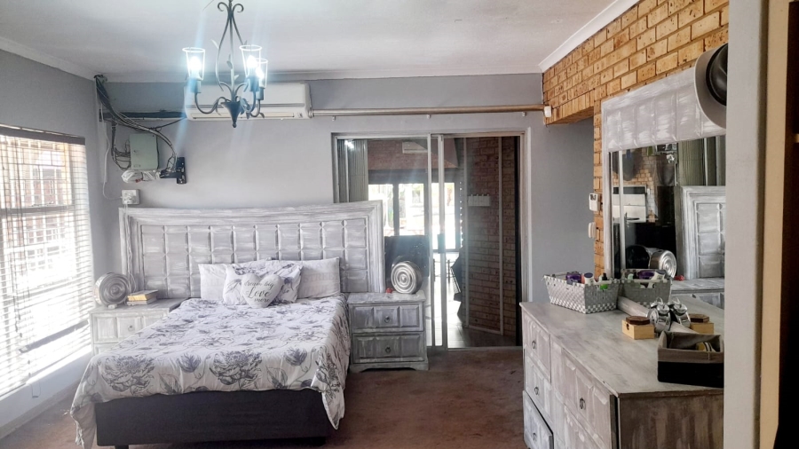 4 Bedroom Property for Sale in Vanderbijlpark SE 3 Gauteng