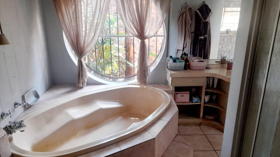 4 Bedroom Property for Sale in Vanderbijlpark SE 3 Gauteng