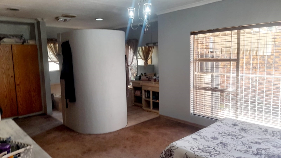 4 Bedroom Property for Sale in Vanderbijlpark SE 3 Gauteng