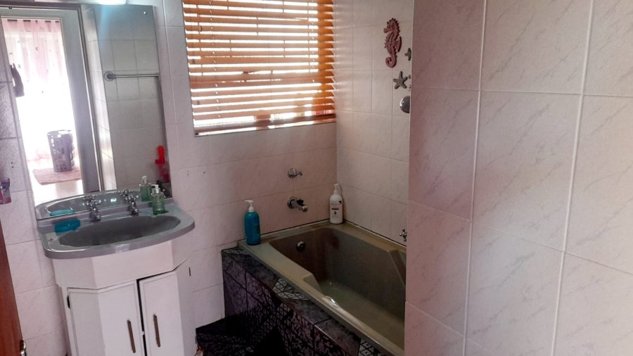 4 Bedroom Property for Sale in Vanderbijlpark SE 3 Gauteng