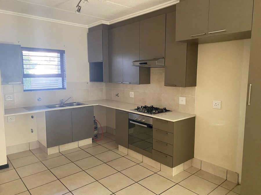To Let 2 Bedroom Property for Rent in Bryanston Gauteng