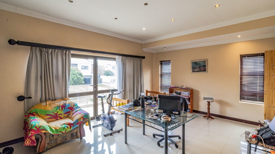 5 Bedroom Property for Sale in Aspen Lakes Gauteng