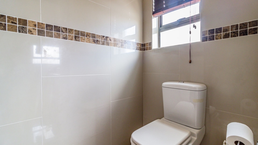 5 Bedroom Property for Sale in Aspen Lakes Gauteng