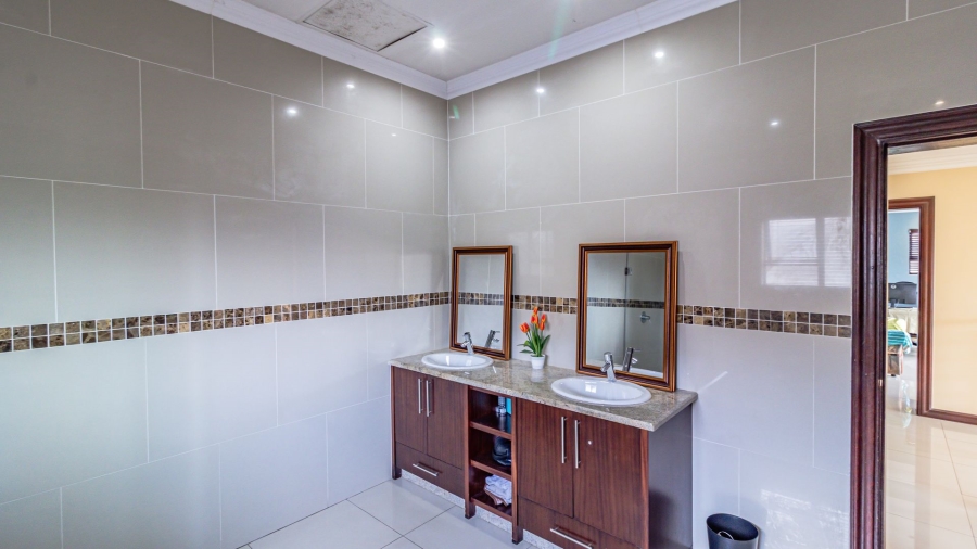 5 Bedroom Property for Sale in Aspen Lakes Gauteng