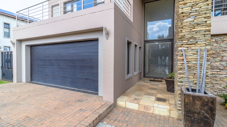 5 Bedroom Property for Sale in Aspen Lakes Gauteng