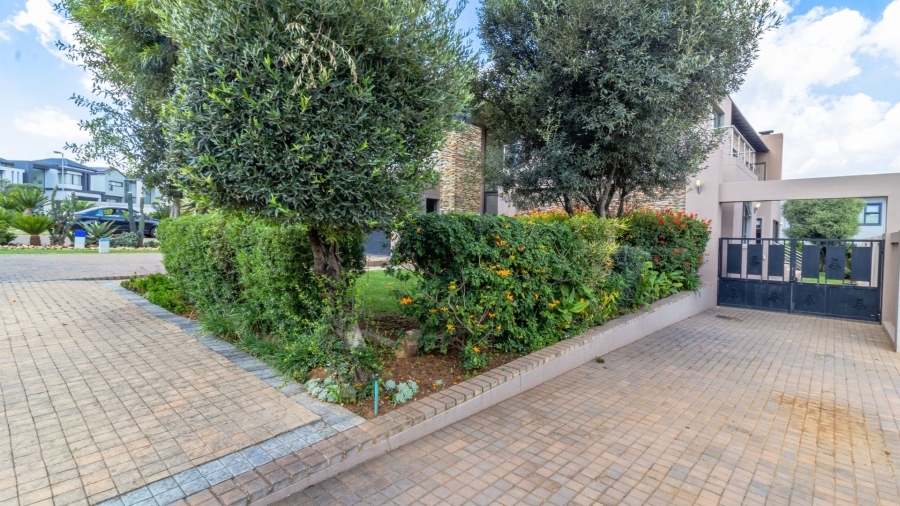 5 Bedroom Property for Sale in Aspen Lakes Gauteng