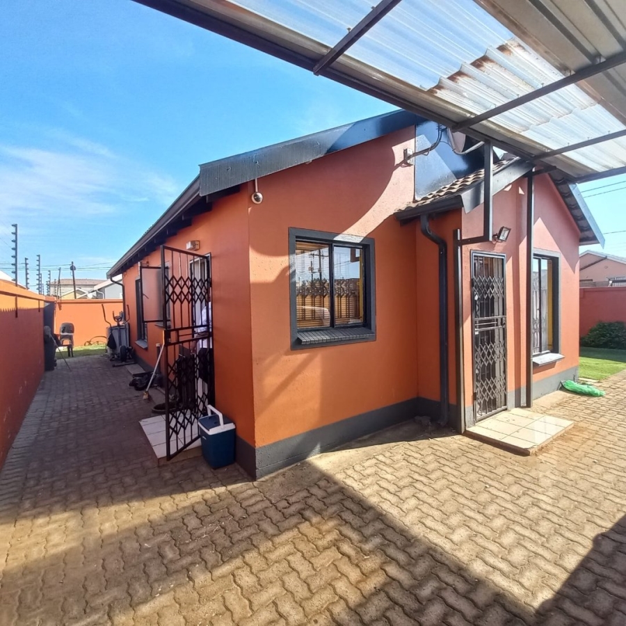 3 Bedroom Property for Sale in Protea Glen Gauteng