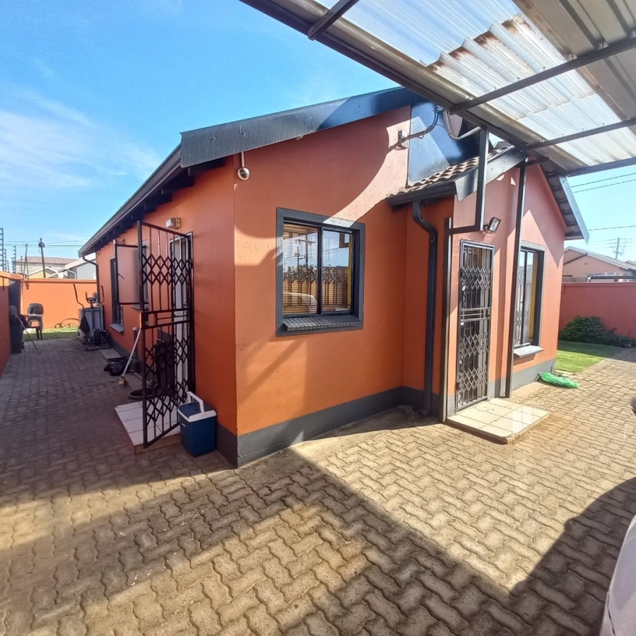 3 Bedroom Property for Sale in Protea Glen Gauteng