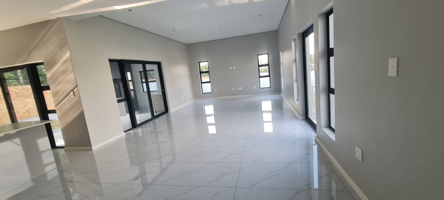 4 Bedroom Property for Sale in Blue Hills Gauteng