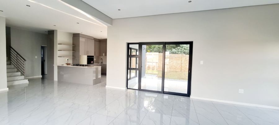 4 Bedroom Property for Sale in Blue Hills Gauteng