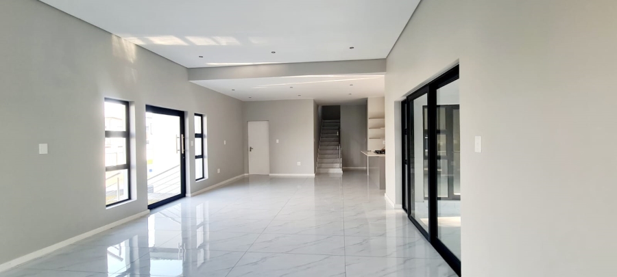 4 Bedroom Property for Sale in Blue Hills Gauteng