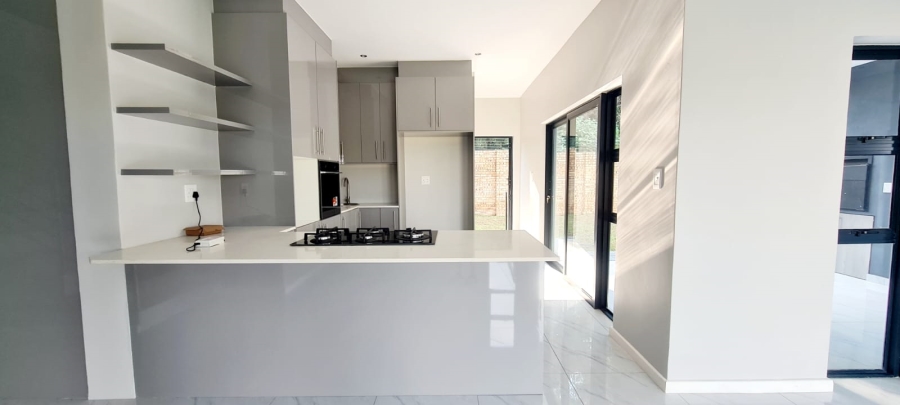 4 Bedroom Property for Sale in Blue Hills Gauteng